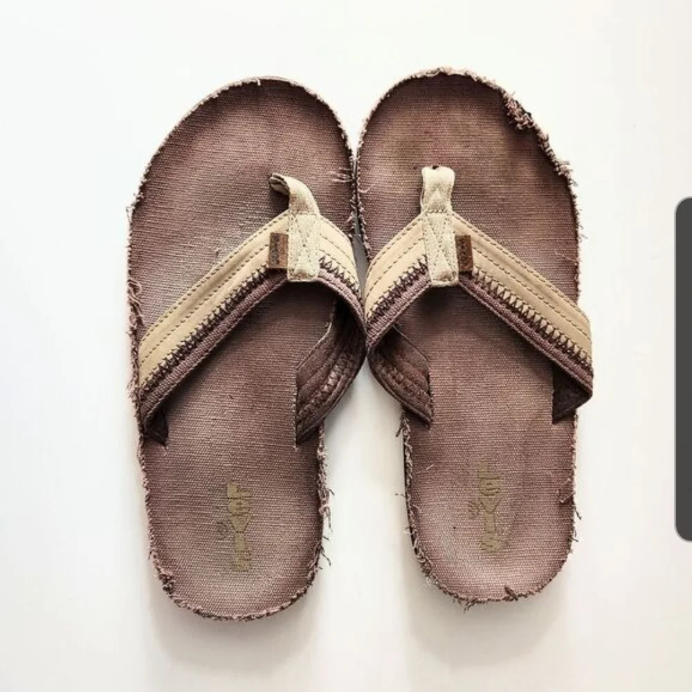Levi's Faded Brown Distressed Canvas Flip Flops Men's Size 9